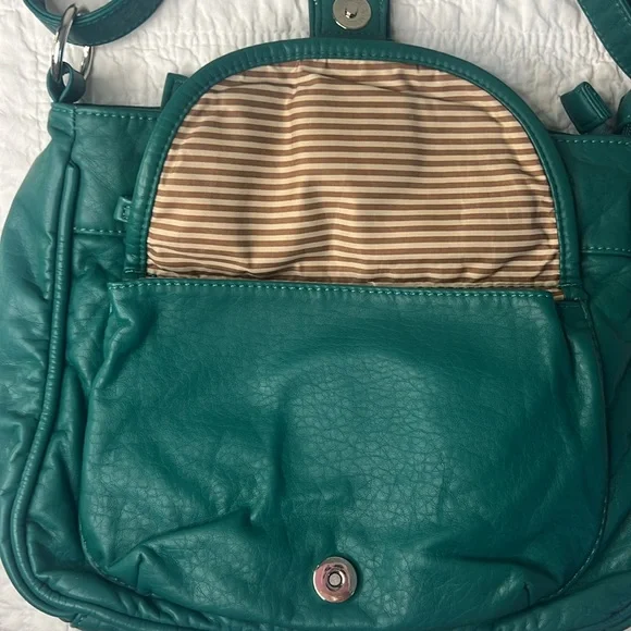 Green Vegan Leather Adjustable Crossbody/Shoulder Bag - Picture 4 of 7